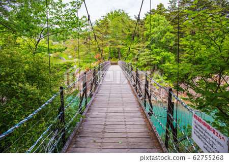 岩手一關春天鮮綠色玄鶴吊橋 岩手一關春天鮮綠色玄鶴吊橋 62755268