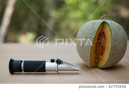 Brix refractometer sweet test tool device for measuring sugar in organic melon, Fresh yellow melons 62755698