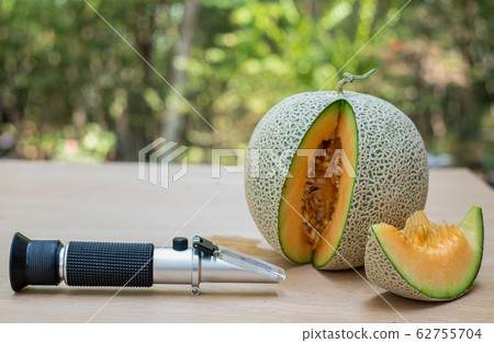Brix refractometer sweet test tool device for measuring sugar in organic melon, Fresh yellow melons 62755704