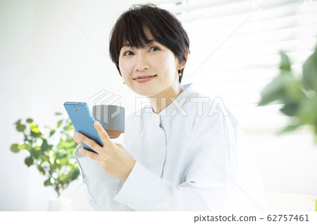 Female smartphone smartphone 62757461