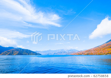 中禪寺湖（秋天） 62758658