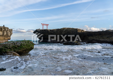 [Shizuoka Prefecture] Shimoda City Shirahama Torii 62761511
