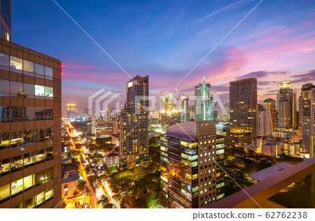 Beautiful cityscape night view of Bangkok 62762238
