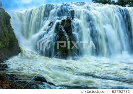 The powerful of Sae Pong Lai waterfall in Southern The powerful of Sae Pong Lai waterfall in Southern 62762785