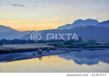 太陽是從天部來的，天山是青山前夜般的連續體，它是愛山的美麗。 62763777