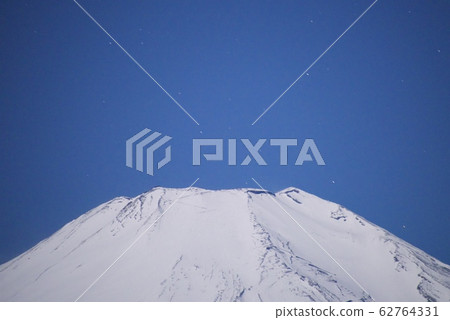 Fuji at night as seen from Lake Yamanaka (near the plains) (winter) 62764331