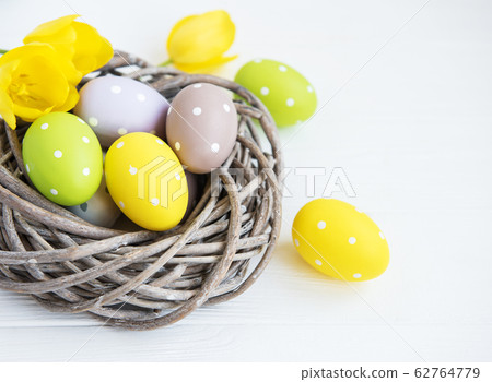 Nest with easter eggs 62764779