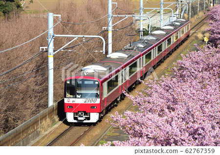 Keikyu Kurihama Line Miura Kaigan-Misaki Exit 2100 type 2101 formation 62767359