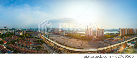Panorama wide angle view cityscape,lake garden,terrace house and highway located at Kuala Lumpur,Malaysia . 62769500