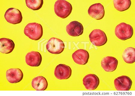 Peaches pattern on pastel yellow background. Frame made of fresh fruits. Flat lay, top view, copy space. Vegan and vegetarian diet 62769760