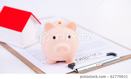 存錢罐 房子 買賣 合約 契約 piggy bank house saving 貯金箱 家 契約書 62770631