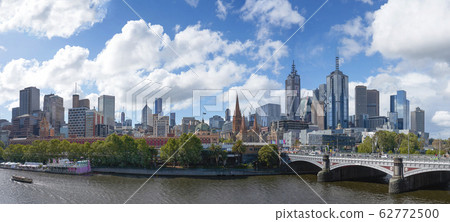 Panorama view of beautiful Melbourne cityscape 62772500
