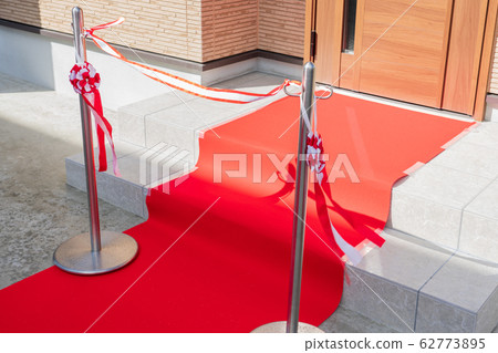 Tape cutting 62773895