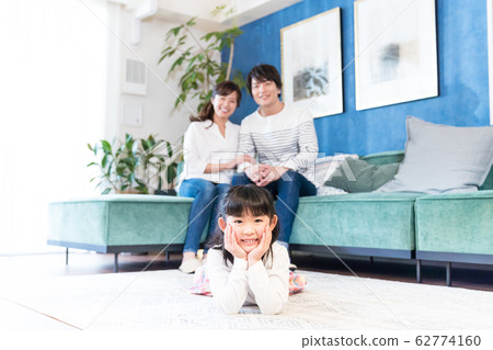 家庭,父母和孩子,好朋友,家庭組 家庭,父母和孩子,好朋友,家庭組 62774160