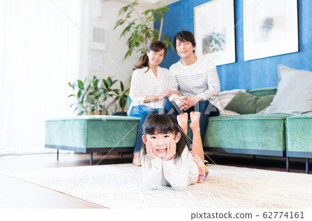家庭,父母和孩子,好朋友,家庭組 家庭,父母和孩子,好朋友,家庭組 62774161