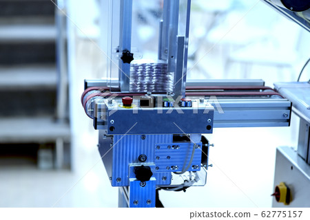 Rotary die cutting machine with slitting blade system 62775157