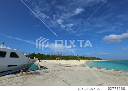Okinawa Minnajima Minna Port and ferry "New Wing Everyone II" 62775368