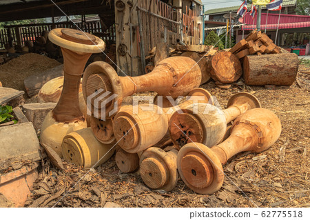 Steps for decorating wood surfaces to be smooth 62775518