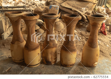 Steps for decorating wood surfaces to be smooth Steps for decorating wood surfaces to be smooth 62775554