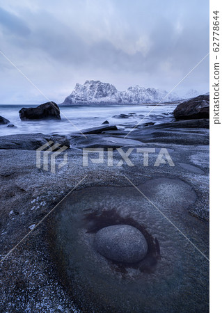 An egg stone. Seascape at Eggum beach in Lofoten 62778644