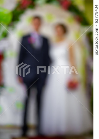 Newlyweds on their wedding day, blur 62779434