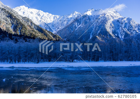 [Nagano Prefecture] Winter Kamikochi Northern Alps and hoarfrost trees 62780105
