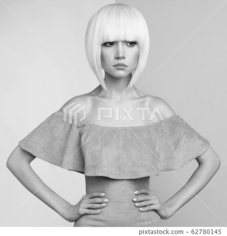 Elegant blonde in geometric beige and white Elegant blonde in geometric beige and white 62780145