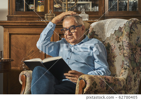 Senior Jew reading book in traditional home Senior Jew reading book in traditional home 62780405