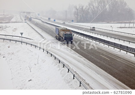 Snowy Highway 62781090