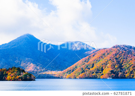 中禪寺湖（秋天） 62781871