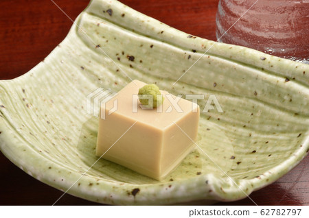 Sesame tofu 62782797