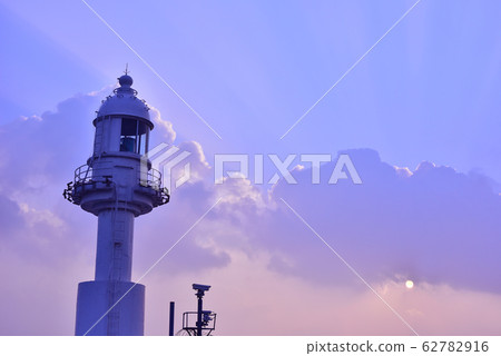 Under the purple-colored sky at dusk and a small lighthouse Under the purple-colored sky at dusk and a small lighthouse 62782916
