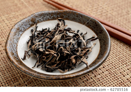 Dried chestnut 62785516