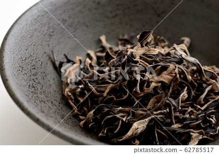 Dried chestnut 62785517