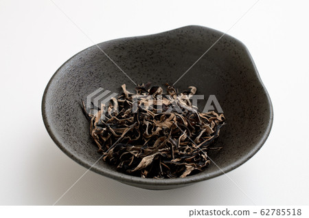 Dried chestnut 62785518
