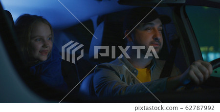 Man driving unsafely with daughter 62787992