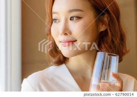 Women at work 62790014