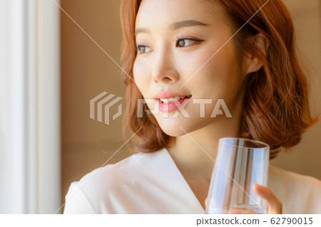 Women at work 62790015