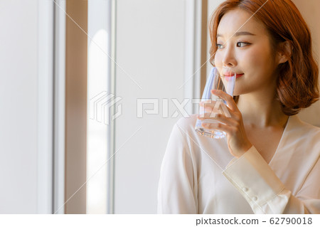 Women at work Women at work 62790018