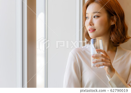 Women at work Women at work 62790019