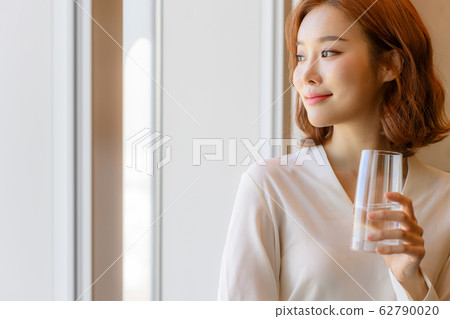 Women at work Women at work 62790020