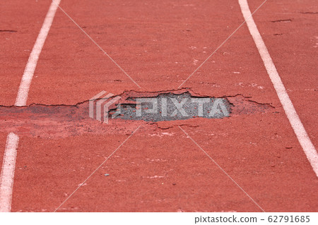 running track is damaged. 62791685