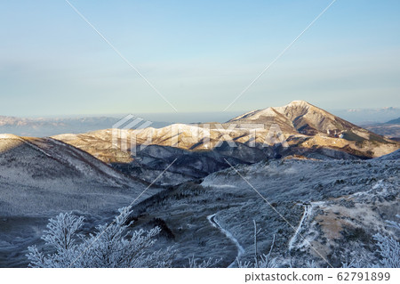 冬天山早晨 冬天山早晨 62791899