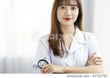 Female doctor hospital 62792795
