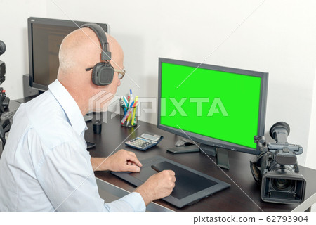 video editor in his studio video editor in his studio 62793904