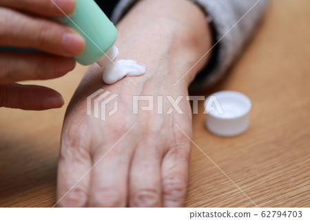 Hand cream (hand roughing lotion ointment copy space person faceless body part paint woman) 62794703