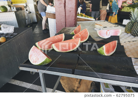 Melbourne market food 62795075