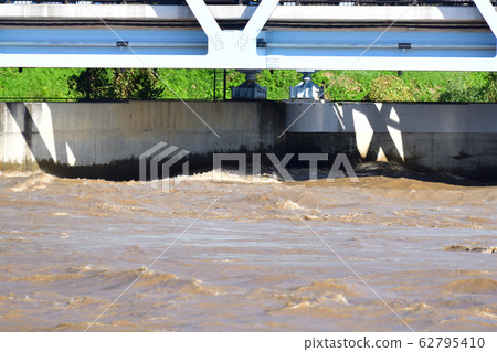 Increased water 62795410