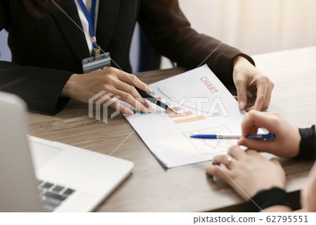 Female business woman 62795551