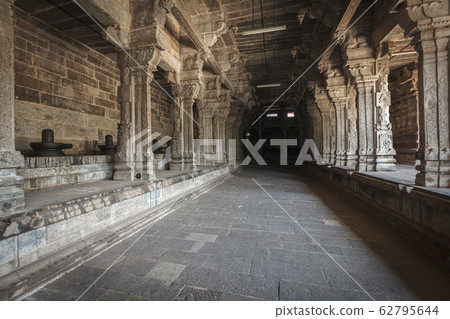 Lingams and columns in Hindu temple 62795644